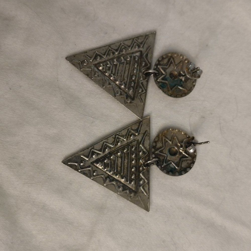 silver vintage retro engraved triangle drop earrings art artsy handmade mod cute